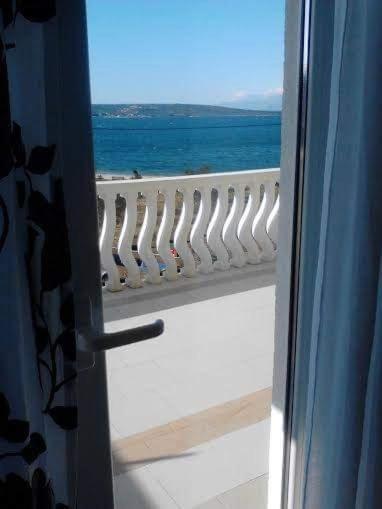Karin Apartmani Hani Gornji Karin Buitenkant foto